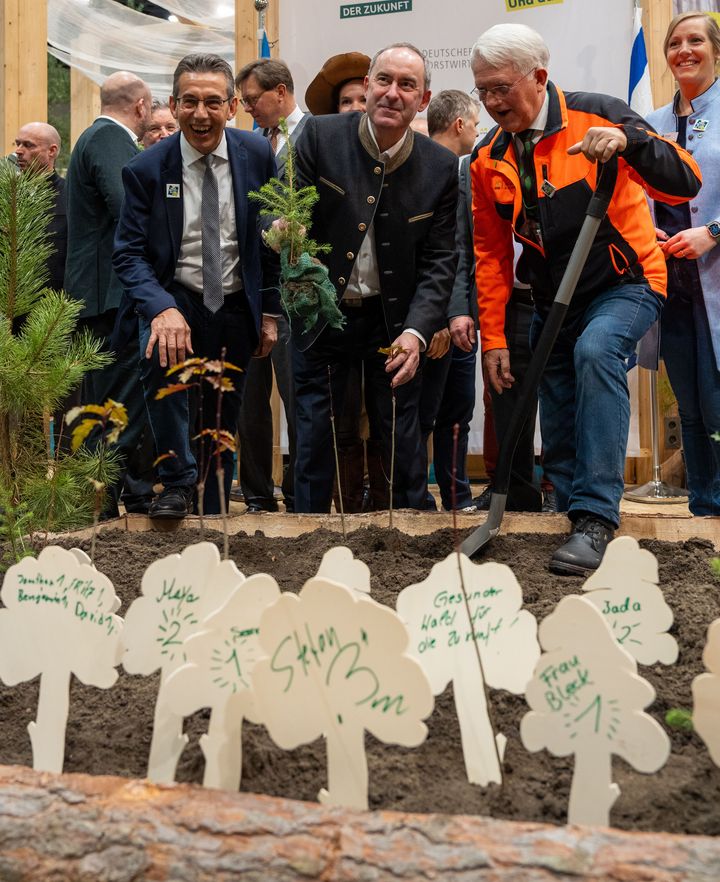 Impressionen der Unterzeichnung des Holzpaktes in Berlin.