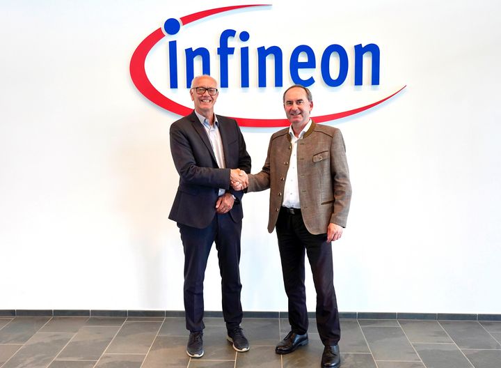 Von links: Dr. Rutger Wijburg (Mitglied des Vorstands und Chief Operations Officer der Infineon Technologies AG) und Bayerns Wirtschaftsminister Hubert Aiwanger. Quelle: StMWi