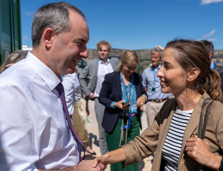 Begrüßung beim Iberdrola-Elektrolyseur in Mittelspanien.