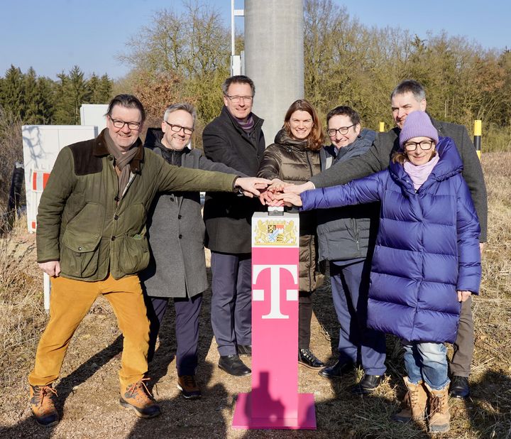 Impressionen der Inbetriebnahme des 100. Mobilfunkstandortes der Deutschen Telekom im Landkreis Regensburg. 