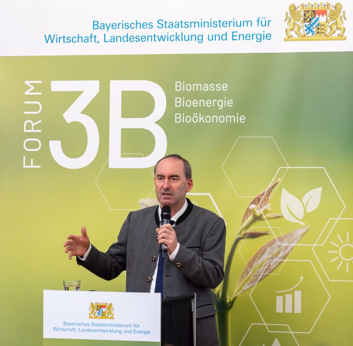 Wirtschaftsminister Hubert Aiwanger bei der Eröffnung des Forum 3B  © StMWi/E. Neureuther