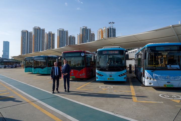 Wirtschaftsminister Hubert Aiwanger besucht das Shenzen Busgroup Depot. Foto: StMWi/E. Neureuther