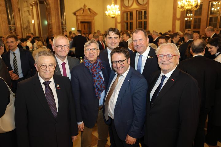 Tobias Gotthardt (Staatssekretär im Bayerischen Wirtschaftsministeium) lädt am 12.03.2025 anlässlich der Internationalen Handwerksmesse zum Empfang in den Kaisersaal der Residenz München ein.