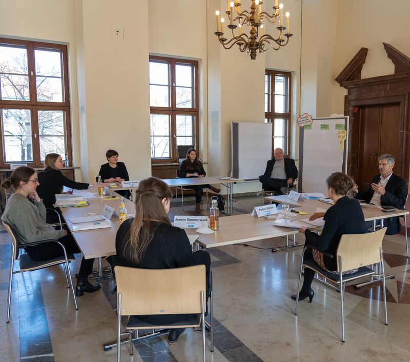 Teilnehmer der Auftaktveranstaltung Young Planners am 08.03.2021 in kleiner Runde zum Thema "Gleichwertige Lebensverhältnisse und starke Kommunen" Teilnehmer der Auftaktveranstaltung Young Planners am 08.03.2021 in kleiner Runde zum Thema "Gleichwertige Lebensverhältnisse und starke Kommunen"