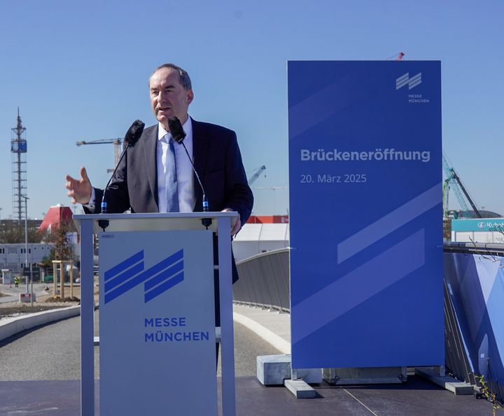 Impressionen der Einweihung der neuen Brücke der Messe München.