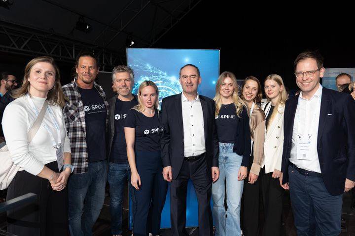 Impressionen zur Preisverleihung Energie Start-up Bayern 2024 im Rahmen der Start-up Demo Night München.