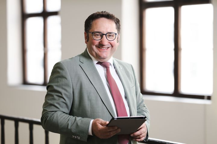 Portraitfoto Bayerns Wirtschaftsstaatssekretär Tobias Gotthardt