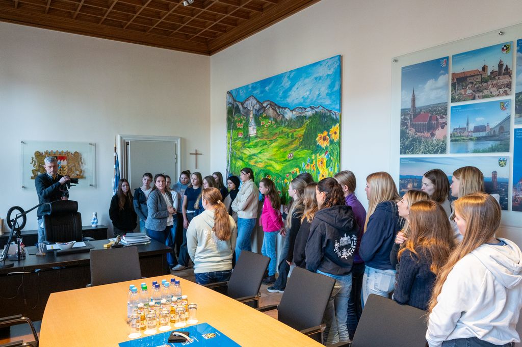 Lernort Staatsregierung Besuch im Ministerbüro