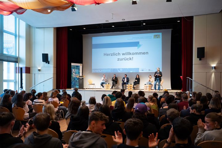 Impressionen des Jugendwirtschaftgipfels 2024.